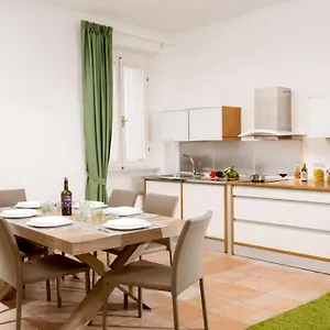 דירה Myapartsuite Colosseo, רומא